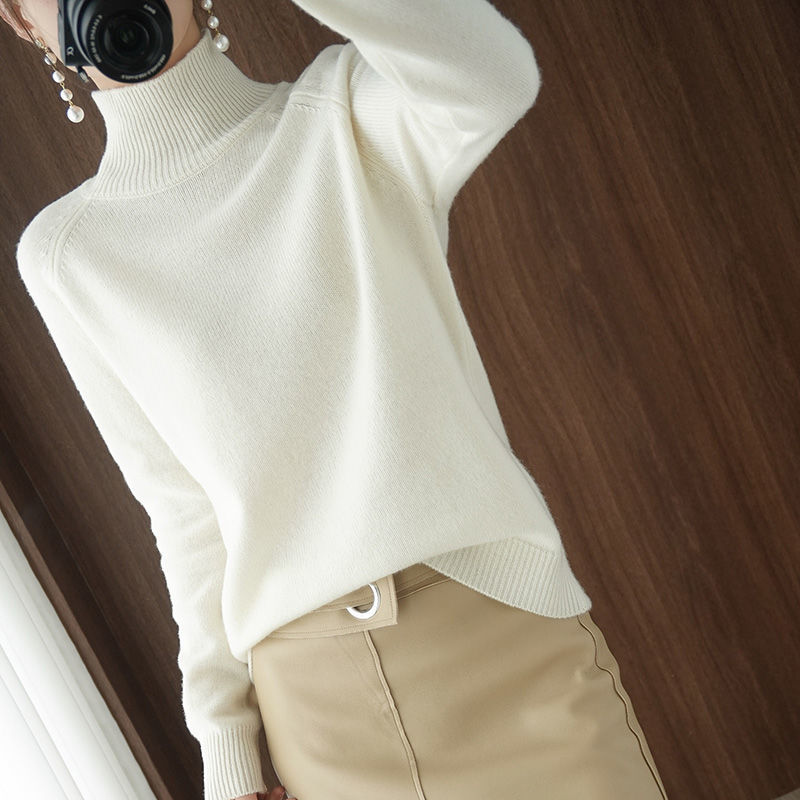 Women’s Classic Long-Sleeve Turtleneck Sweater