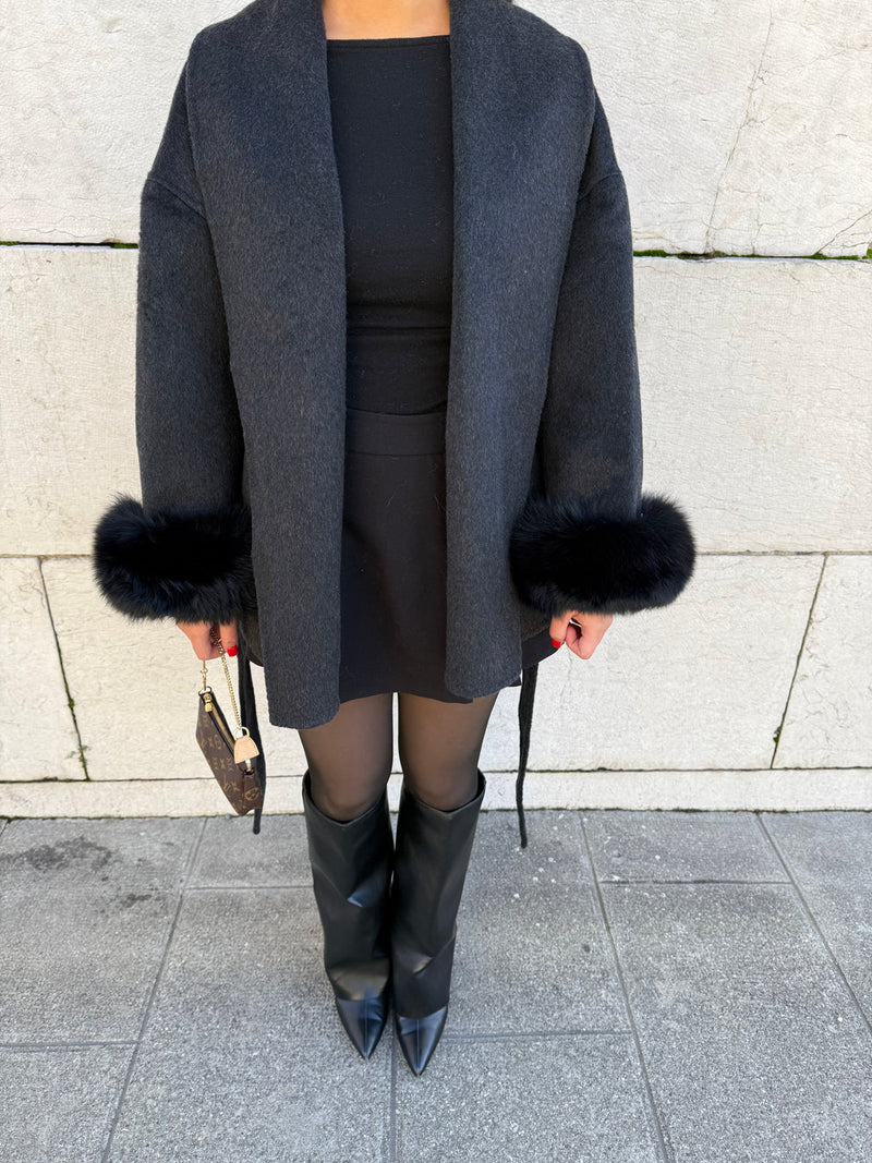 Manteau ceinturé à enfiler pour femme avec bordure en fausse fourrure