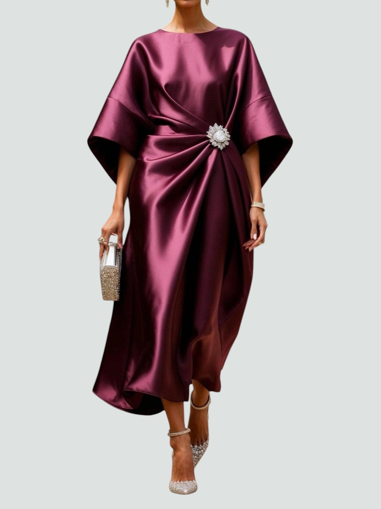 Robe midi élégante drapée avec détail broche pour femme
