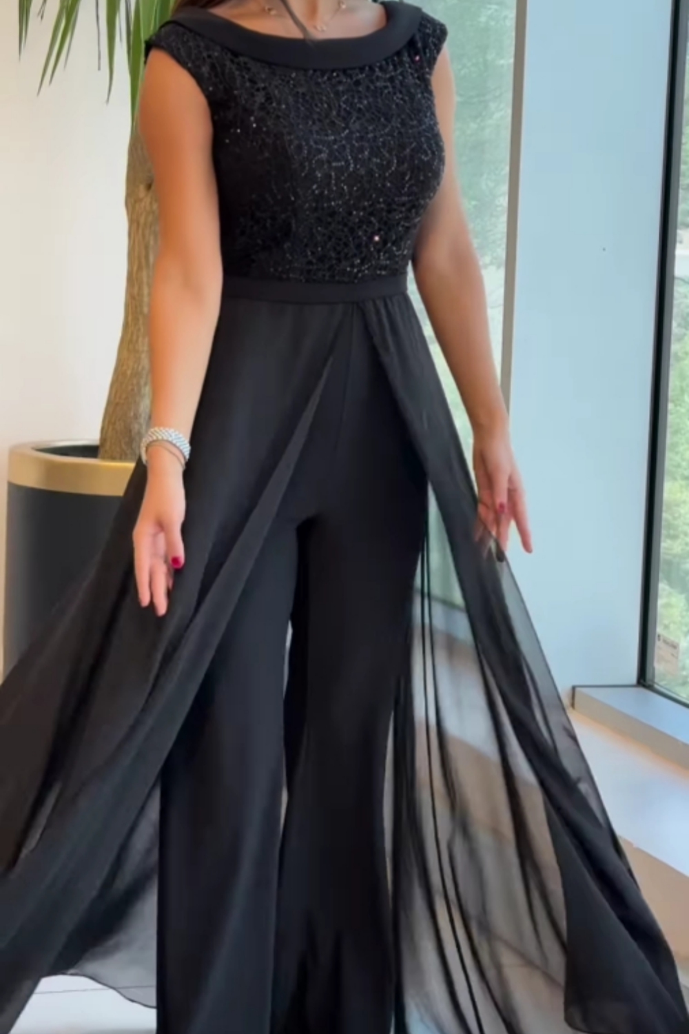 Combinaison large pour femme avec superposition de sequins