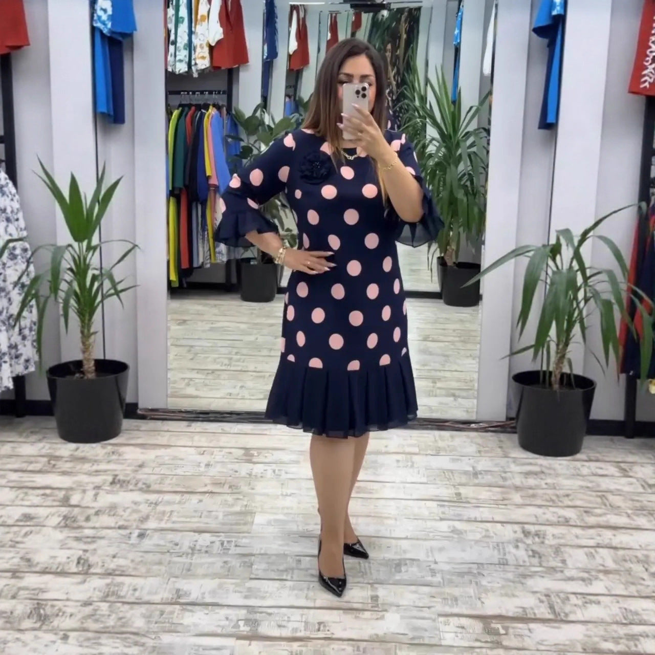 Robe midi plissée à pois pour femme