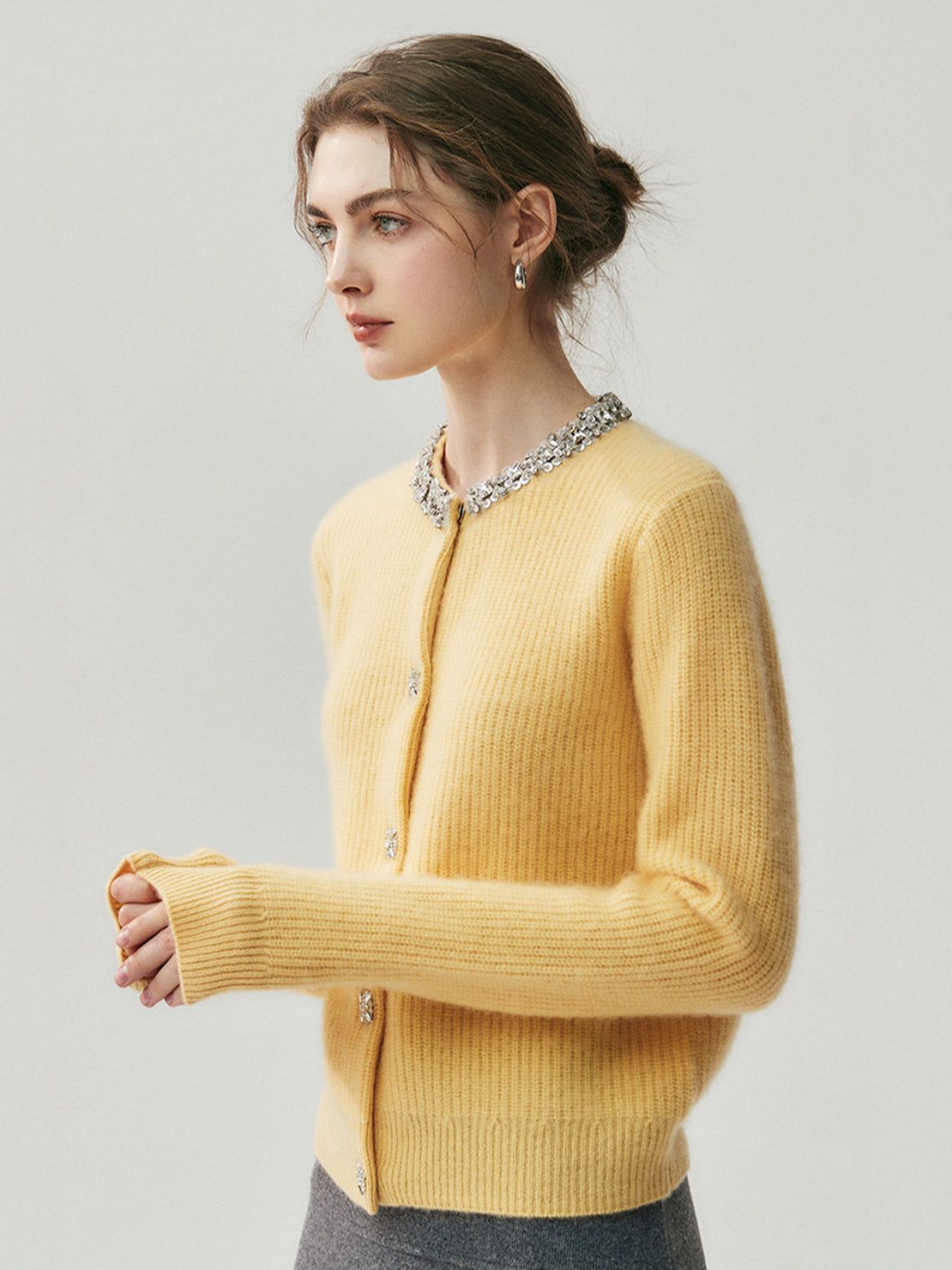 Cardigan élégant à boutons avec col orné de cristaux pour femme