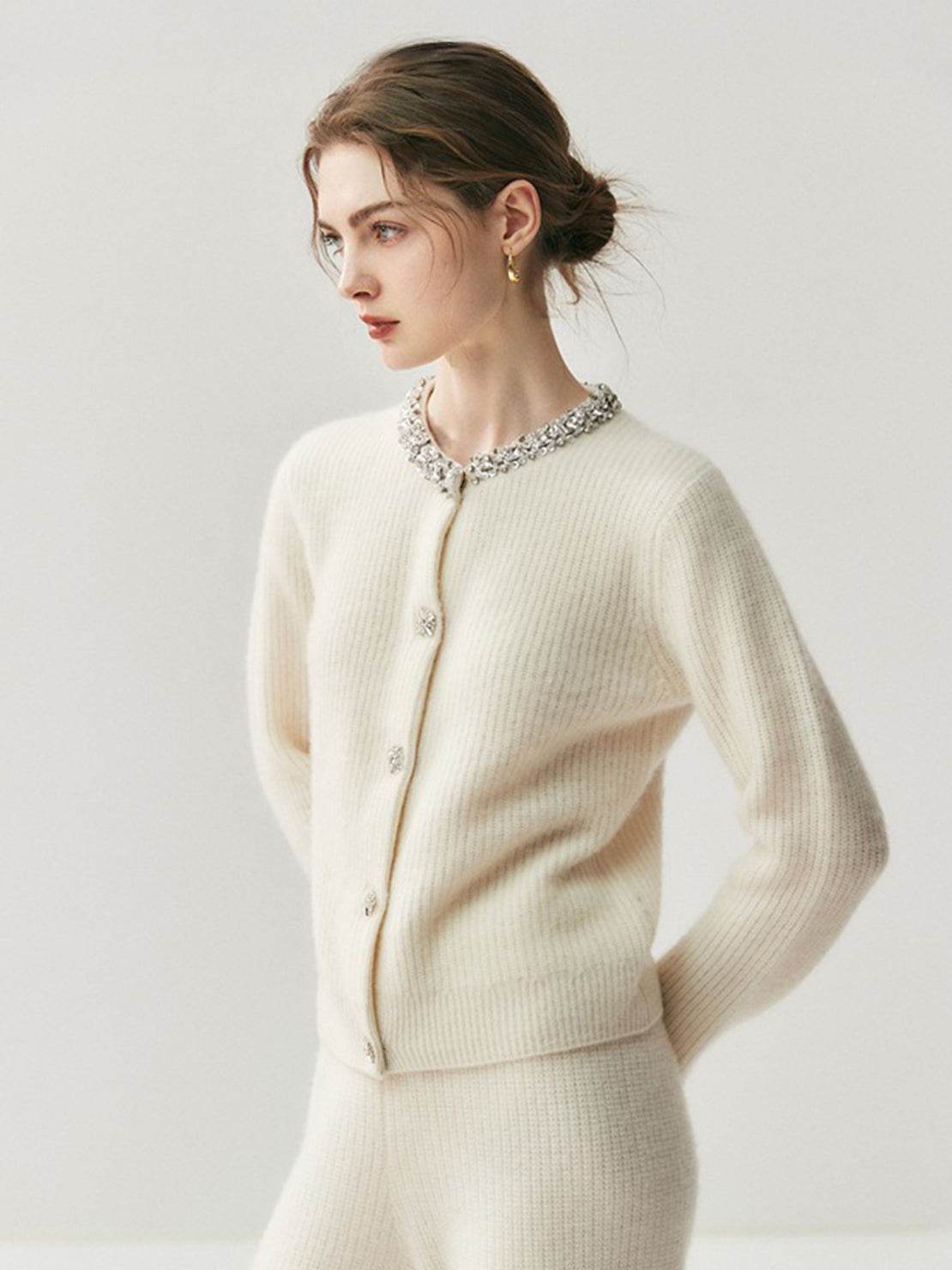 Cardigan élégant à boutons avec col orné de cristaux pour femme
