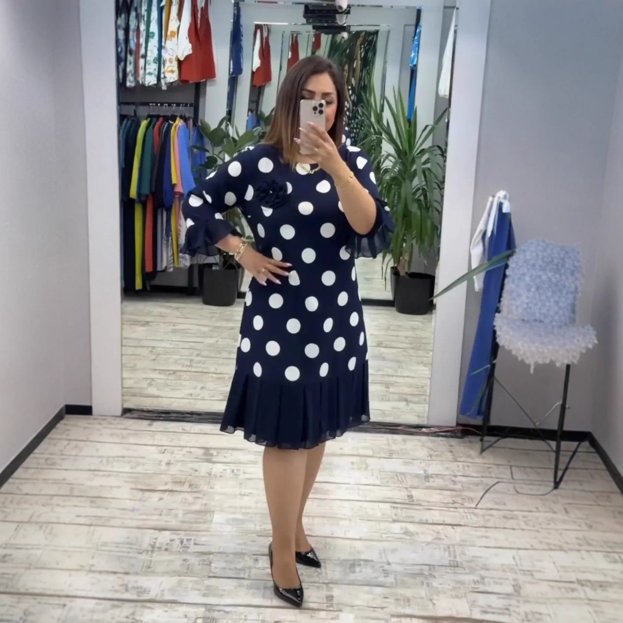 Robe midi plissée à pois pour femme