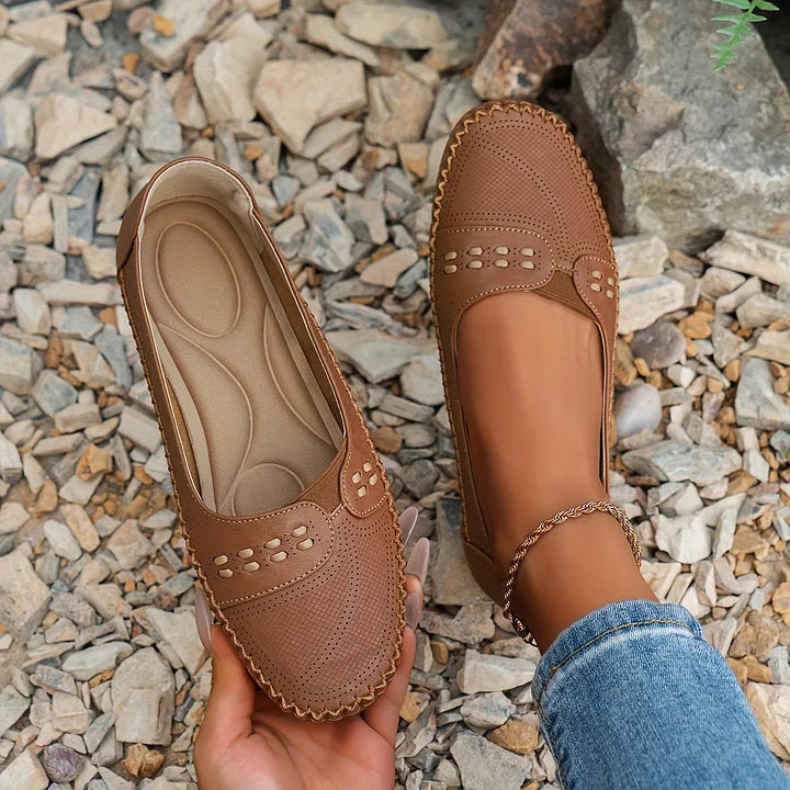 Mocassins confortables à enfiler avec détails perforés
