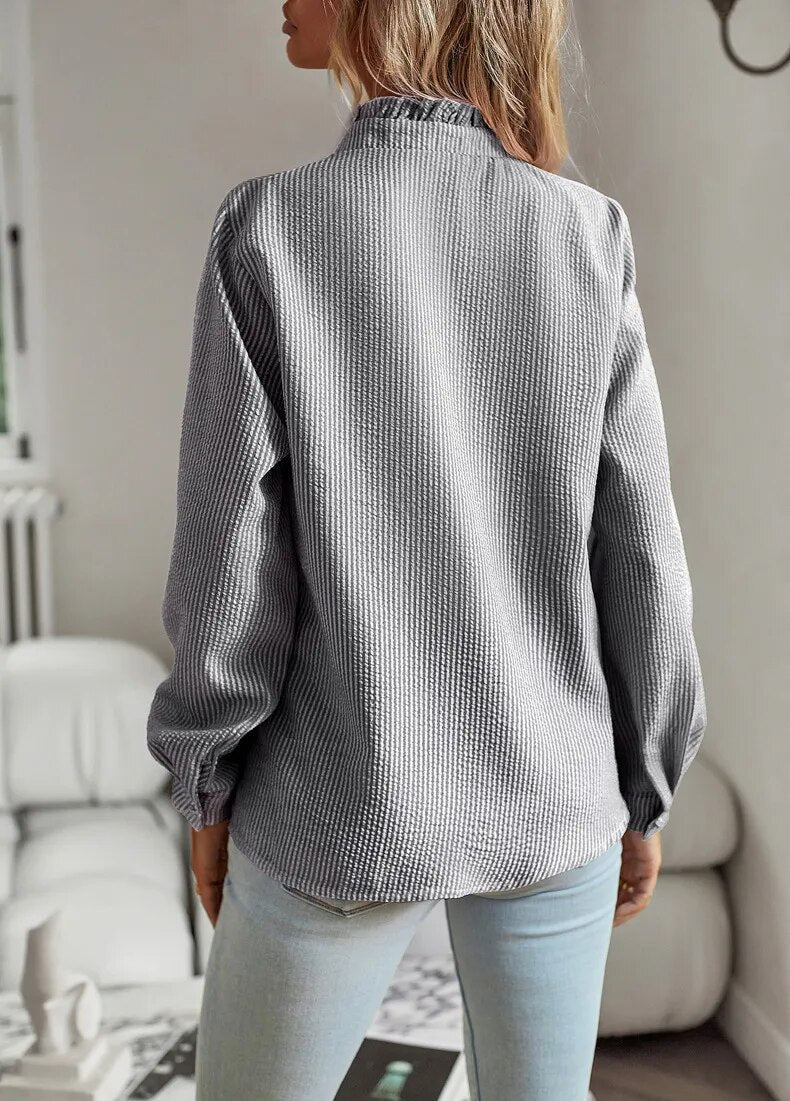 Blouse élégante pour femme avec boutons et volants