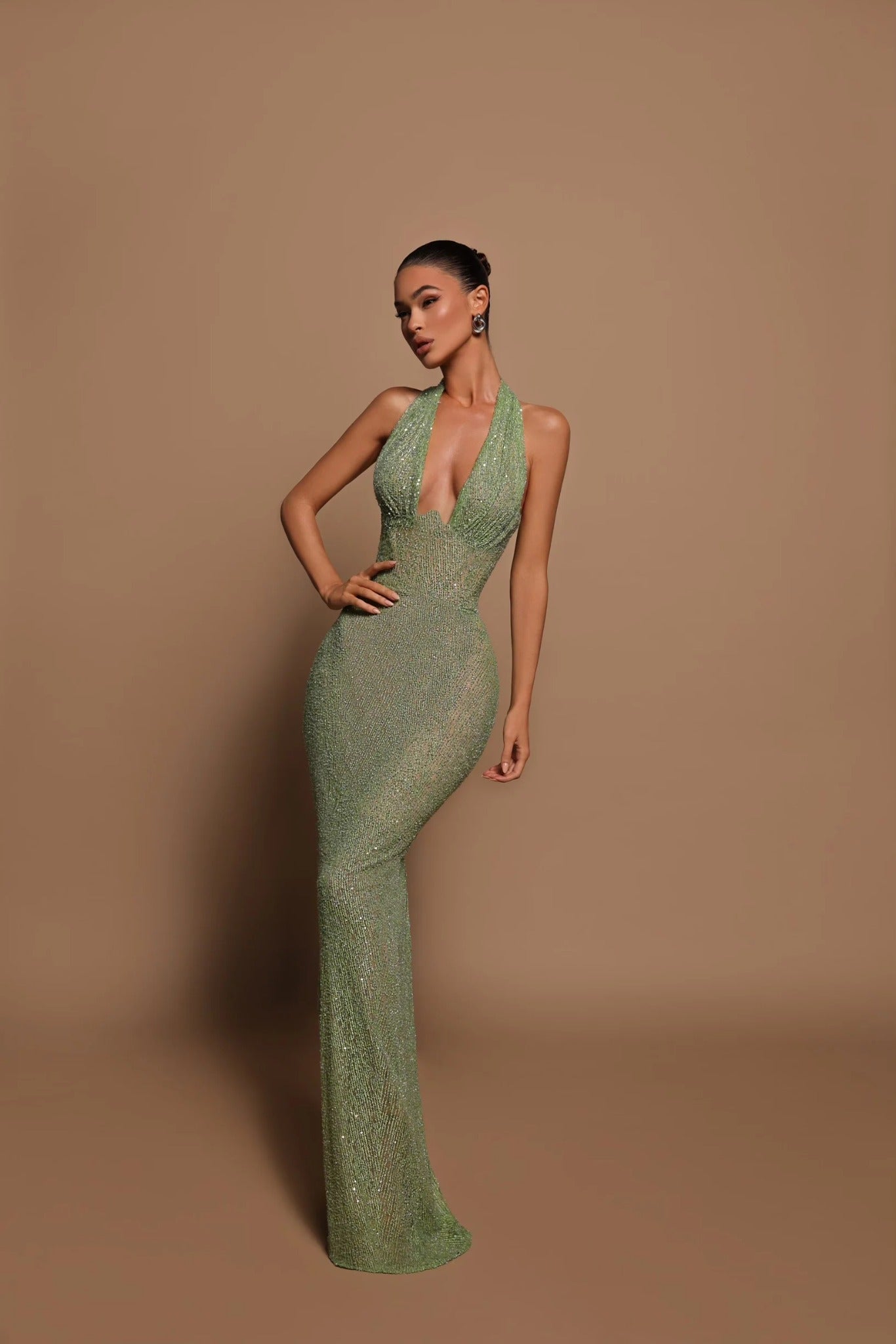 Elegant Emerald Maxi Dress with Alluring Design