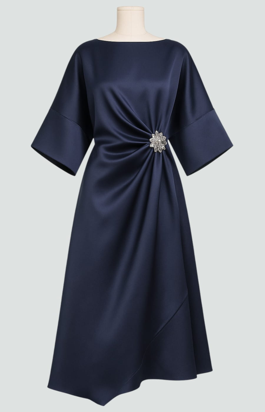 Robe midi élégante drapée avec détail broche pour femme