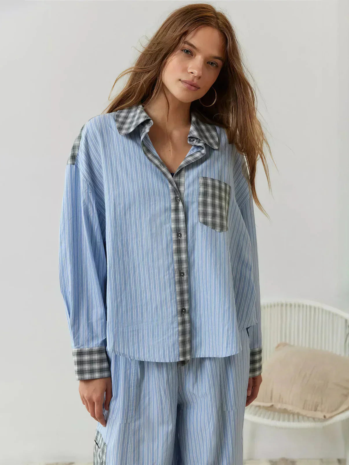 Conjunto de descanso para mujer a cuadros con camisa oversize y pantalones