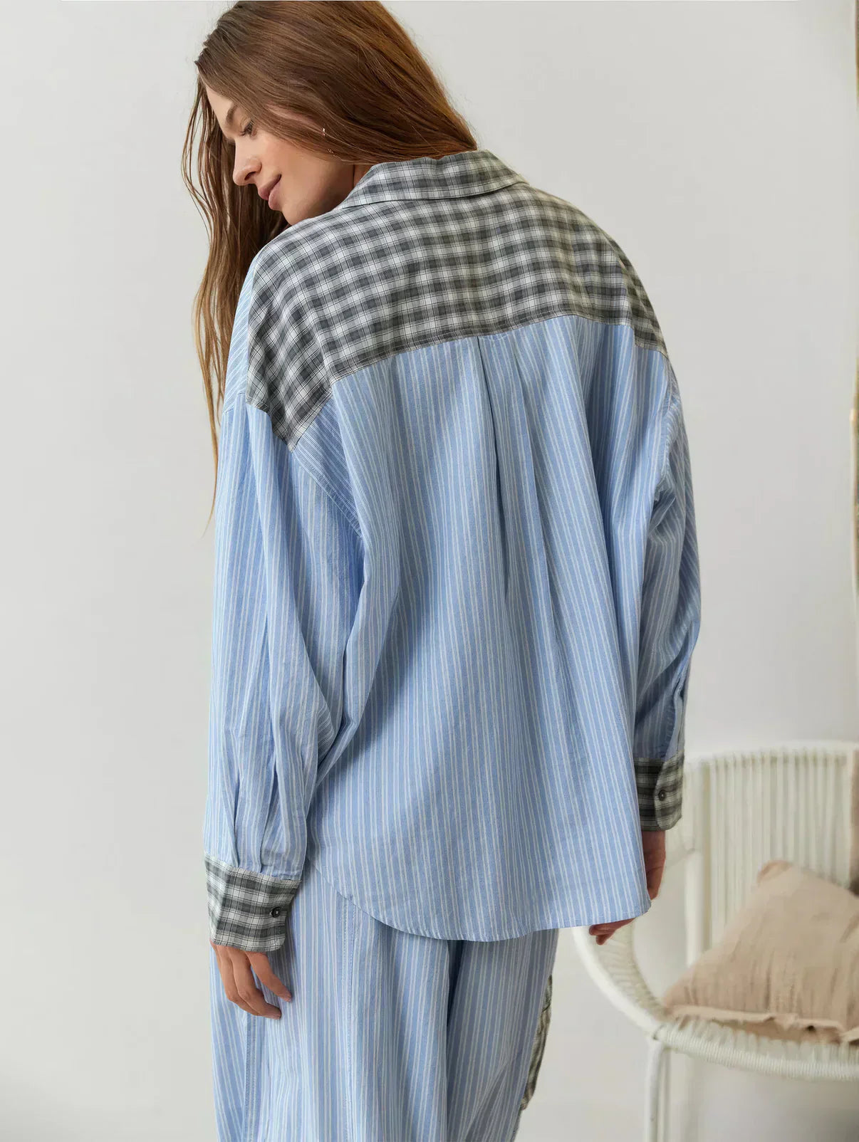 Conjunto de descanso para mujer a cuadros con camisa oversize y pantalones