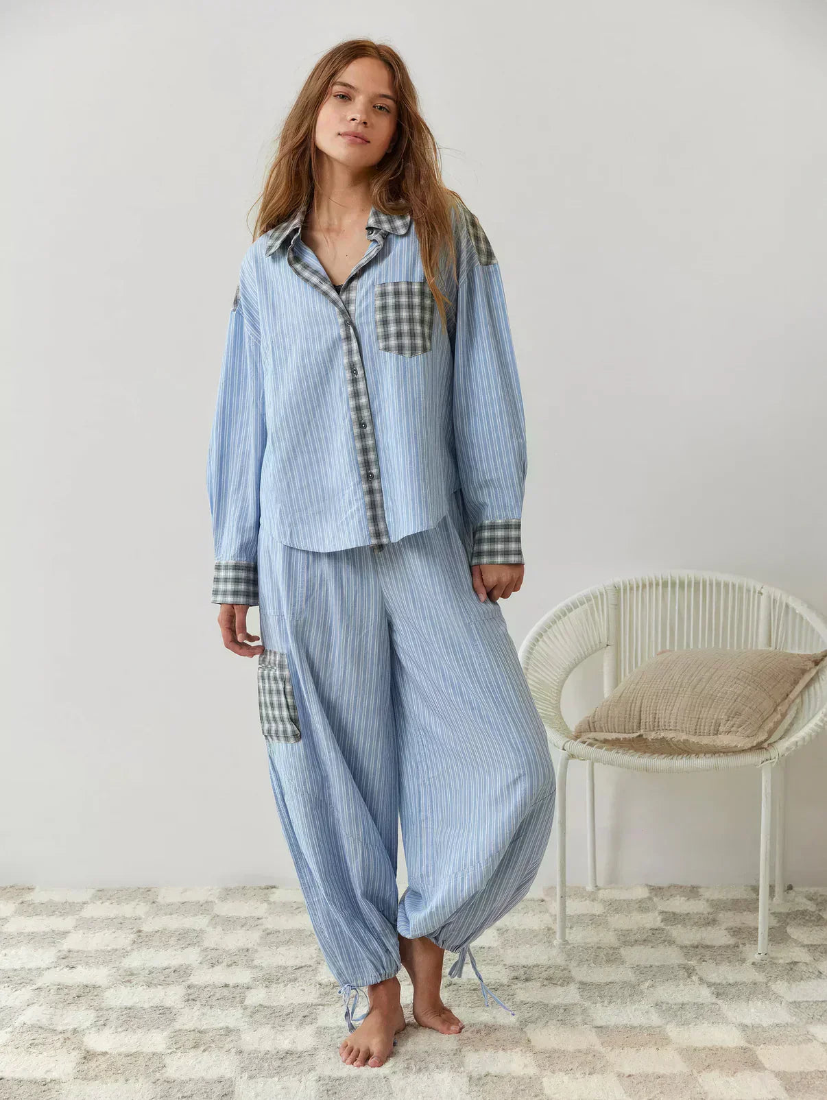 Conjunto de descanso para mujer a cuadros con camisa oversize y pantalones