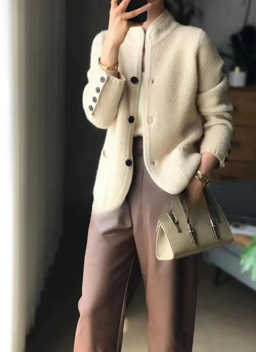 Women's Button-Down Knit Cardigan with Pockets