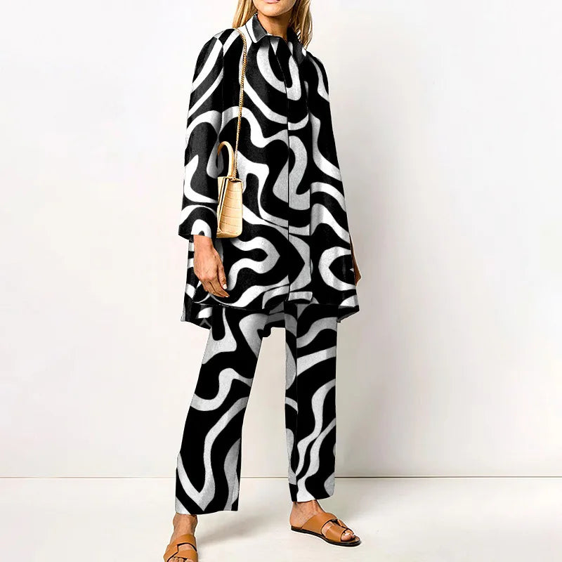 Completo vintage da donna composto da camicetta e pantaloni due pezzi