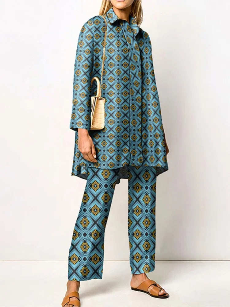 Completo vintage da donna composto da camicetta e pantaloni due pezzi