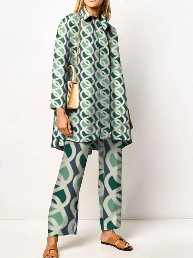 Completo vintage da donna composto da camicetta e pantaloni due pezzi