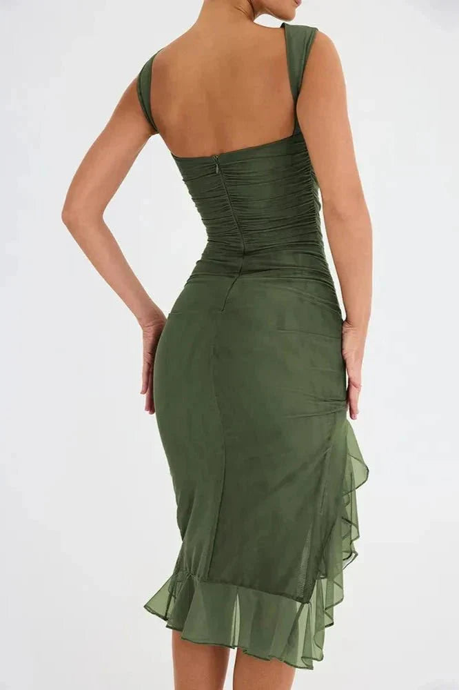 Robe midi sans manches froncée pour femme avec ourlet asymétrique