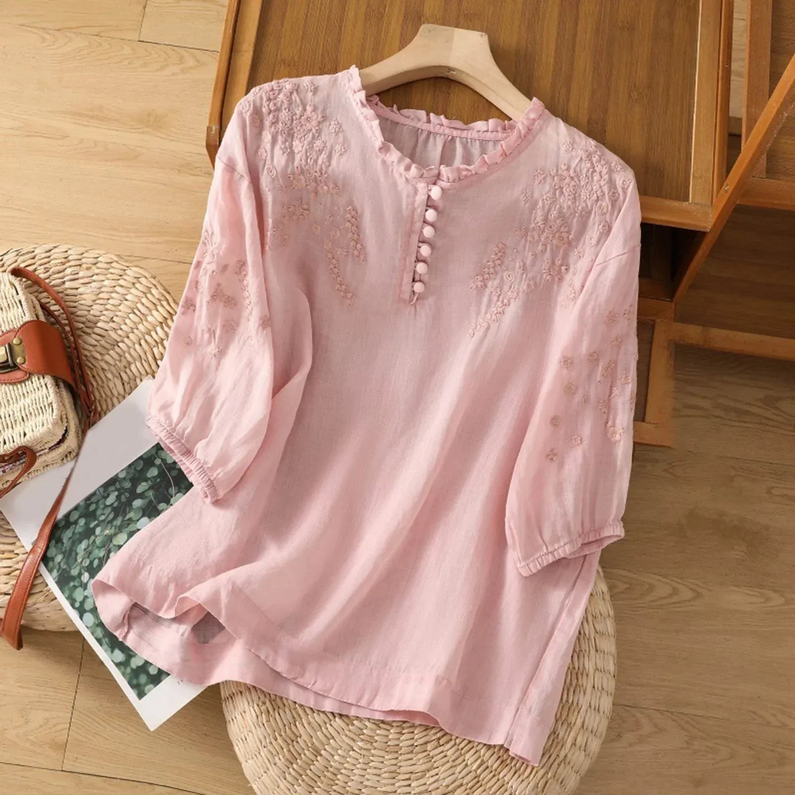Blouse à manches courtes brodée avec coupe décontractée