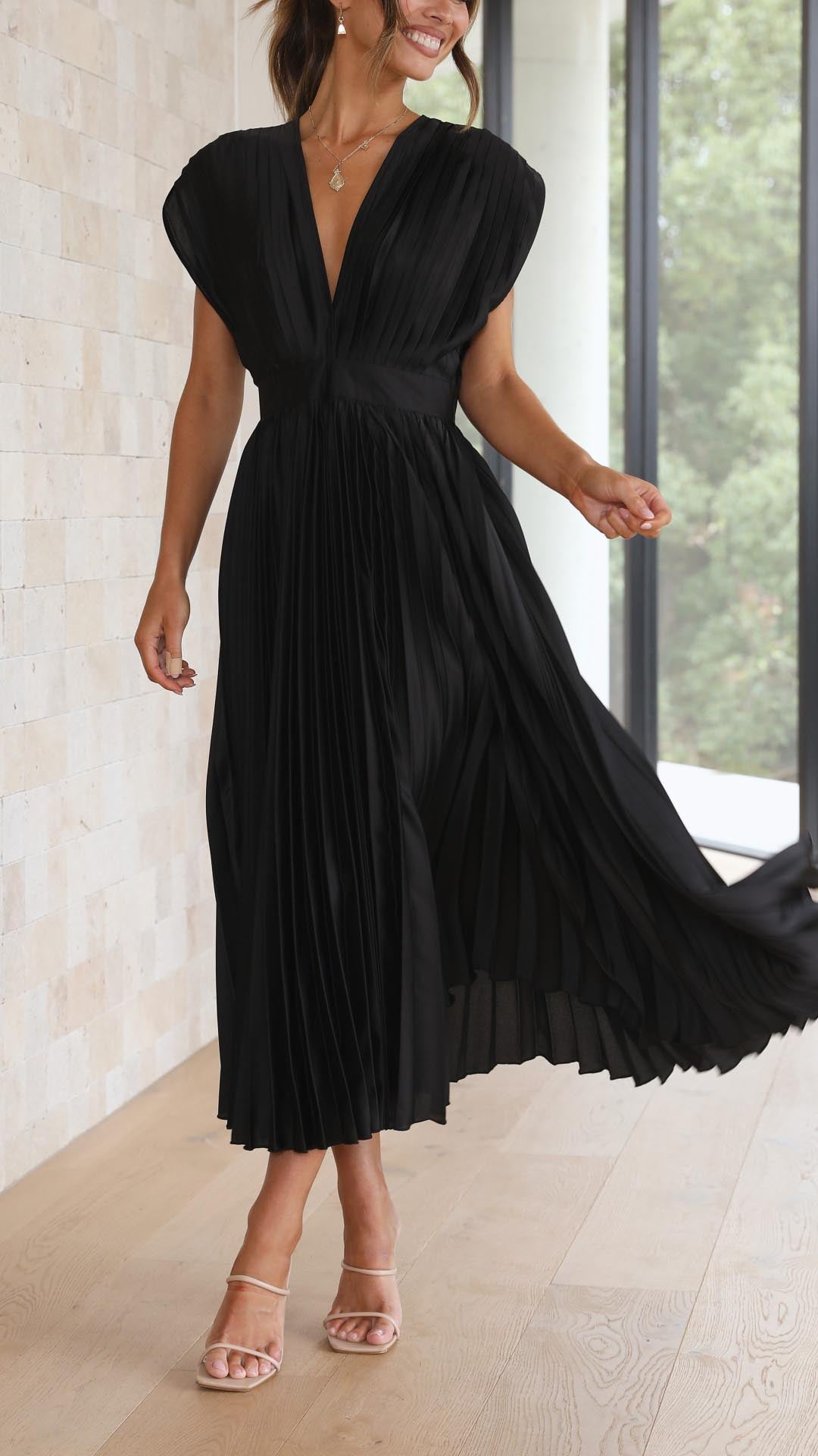 Elegant Pleated Maxi Dress - Stylish & Comfortable