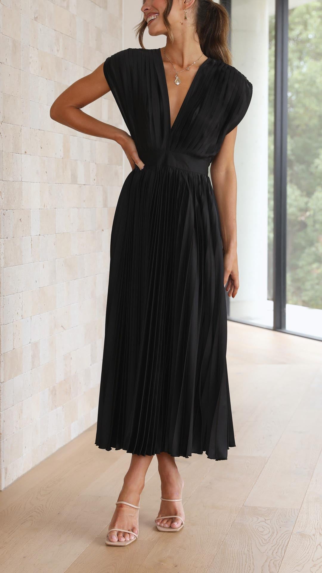Elegant Pleated Maxi Dress - Stylish & Comfortable
