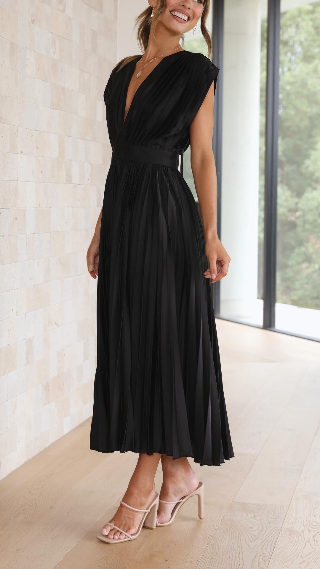 Elegant Pleated Maxi Dress - Stylish & Comfortable