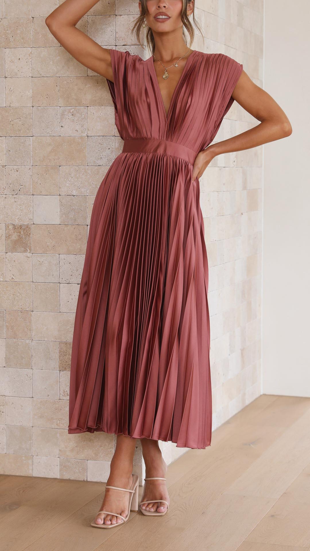 Robe midi plissée élégante à col en V pour femmes
