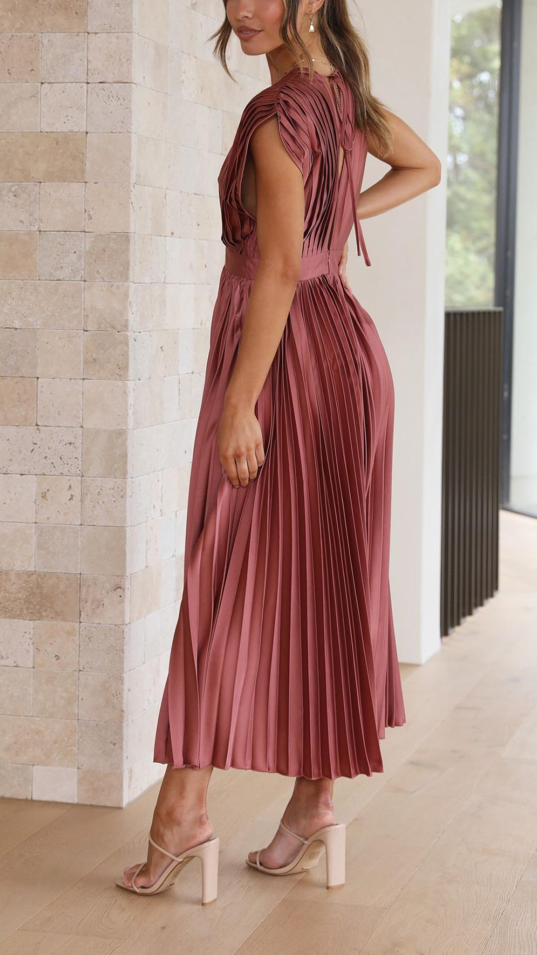 Elegant Pleated Maxi Dress - Stylish & Comfortable