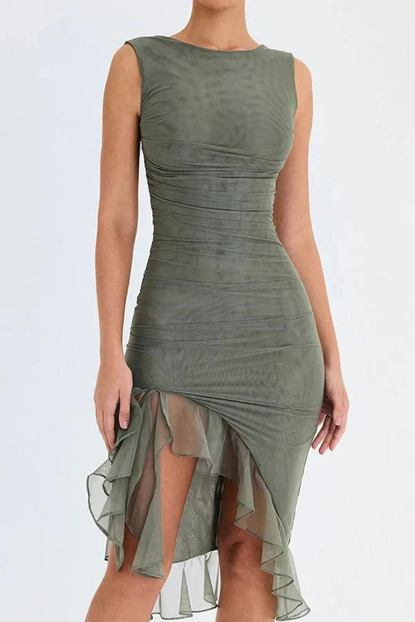 Robe midi sans manches froncée pour femme avec ourlet asymétrique