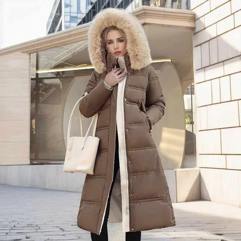 Parka longue matelassée pour femme avec capuche bordée de fausse fourrure