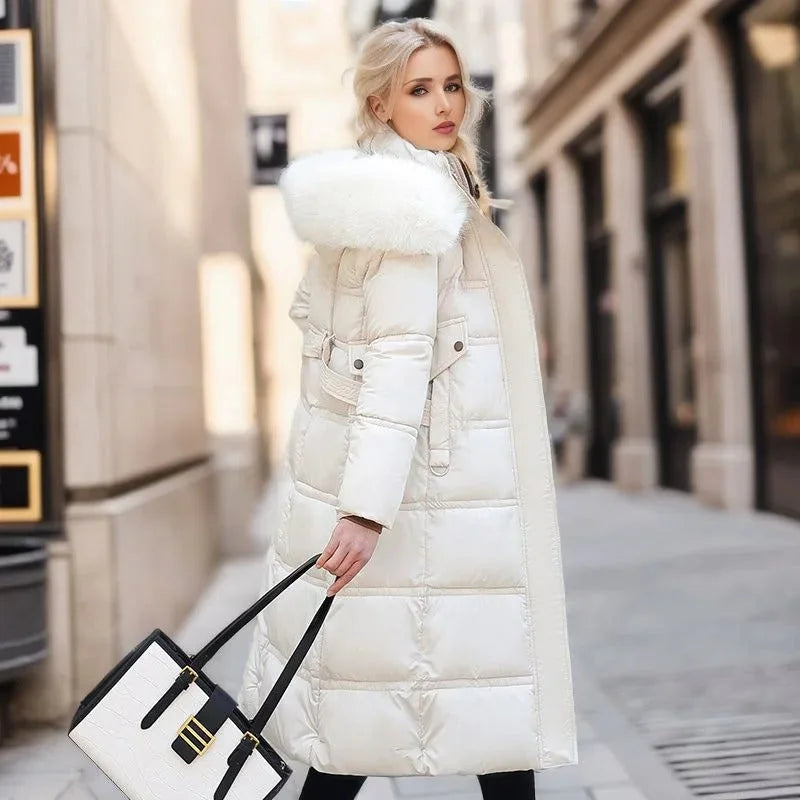 Parka longue matelassée pour femme avec capuche bordée de fausse fourrure