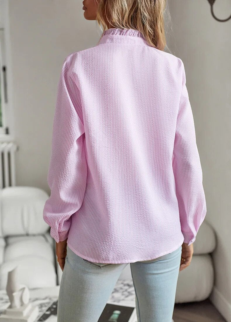 Blouse élégante pour femme avec boutons et volants