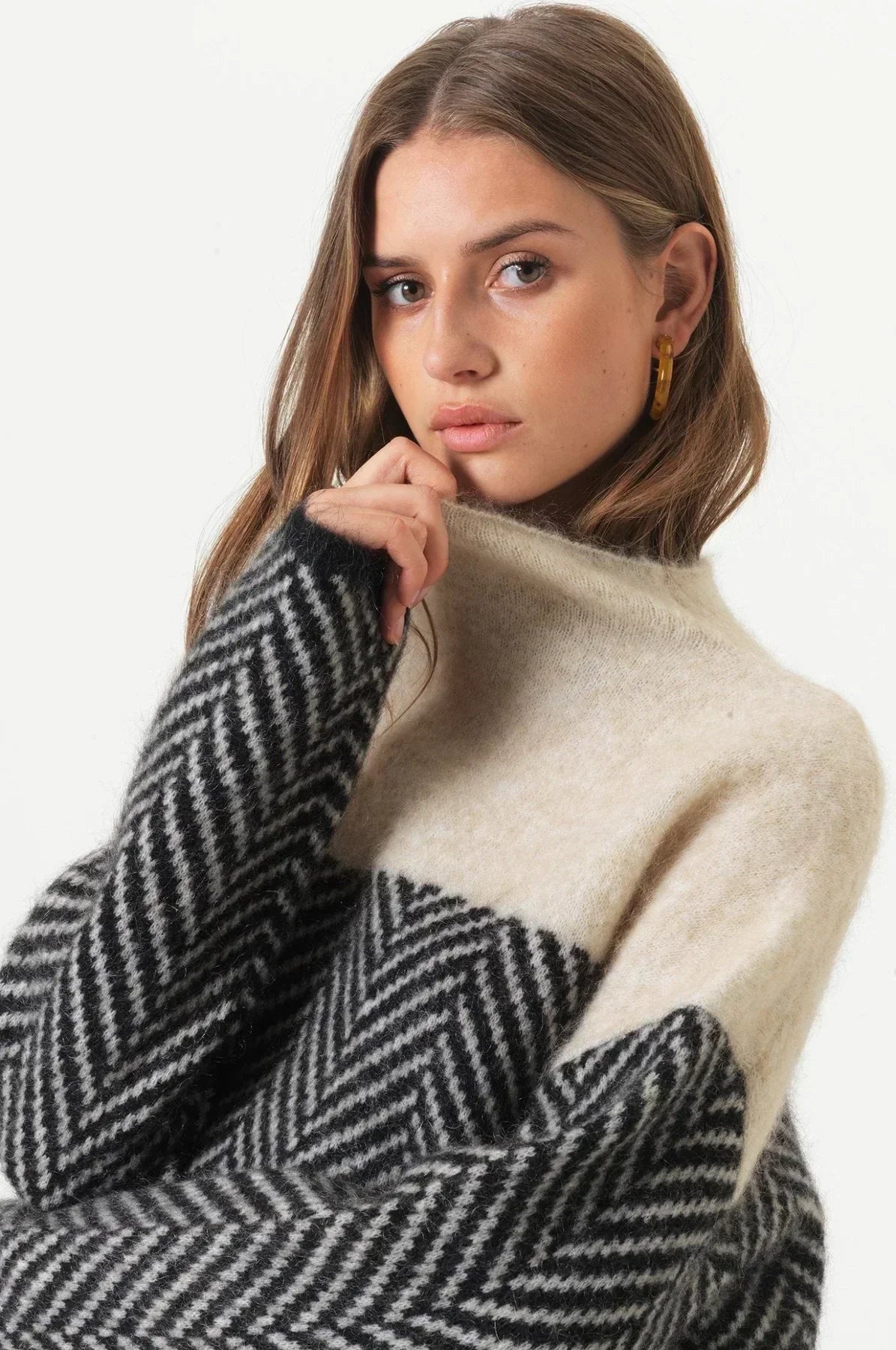 Maglione chic in maglia spinata da donna con collo alto