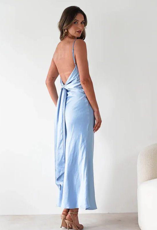 Robe longue élégante pour femme en satin à col bénitier