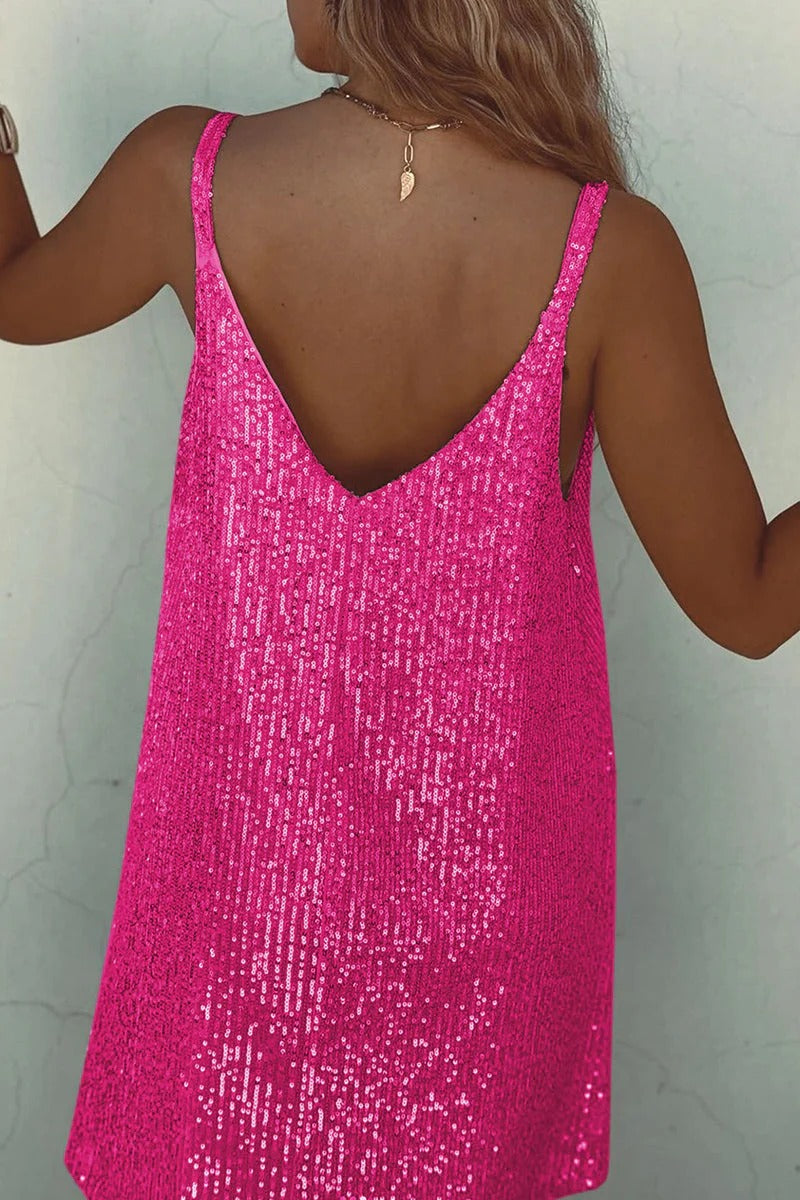 Robe courte pailletée dos en V