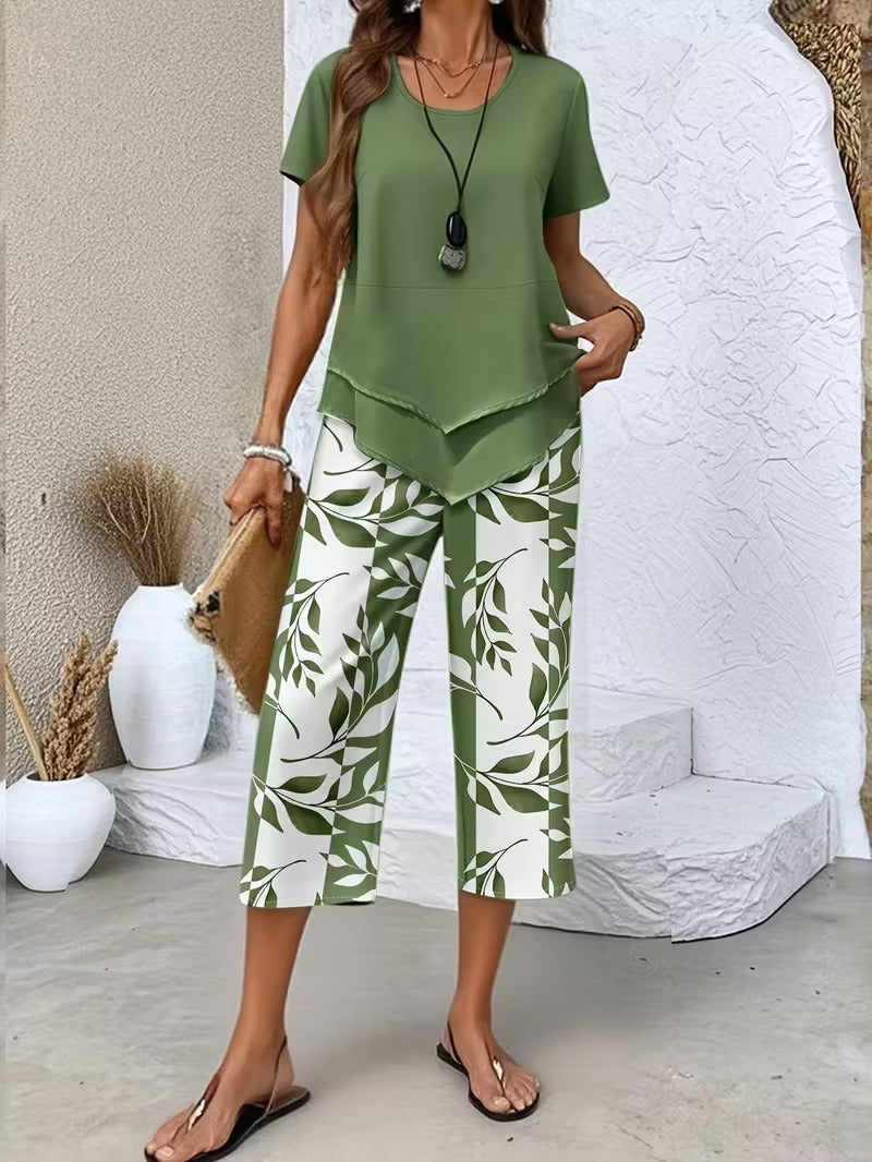 Women's Leaf Printed Short Sleeve Top and Cropped Pants Outfit