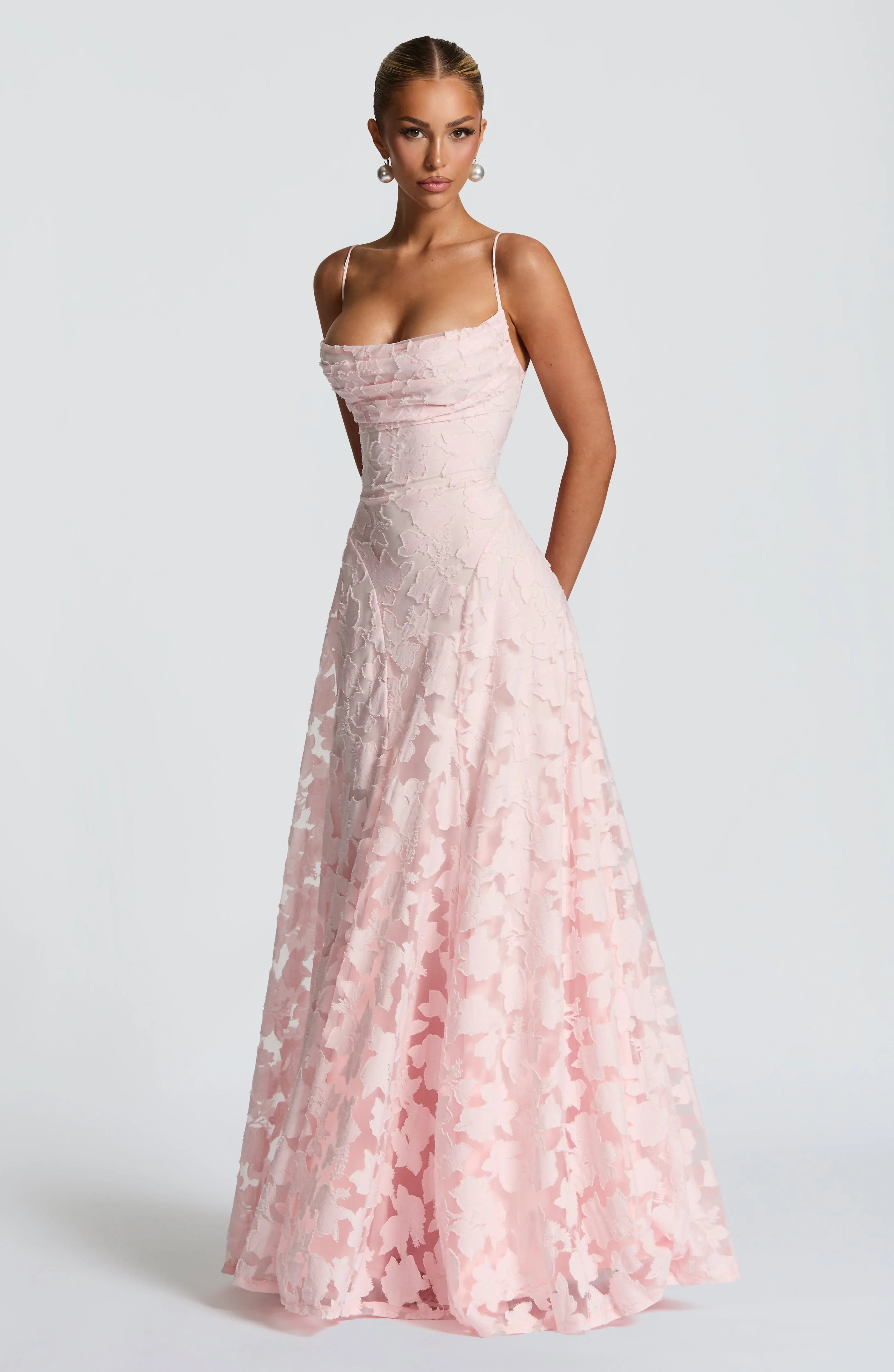 Robe maxi fleurie à fines bretelles pour femmes