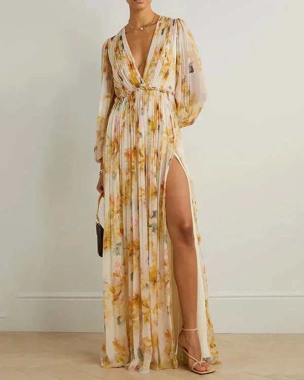 Robe maxi beige fleurie avec encolure en V et fente