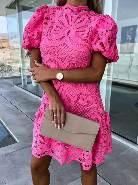 Robe mini fleurie en dentelle avec manches bouffantes pour femme