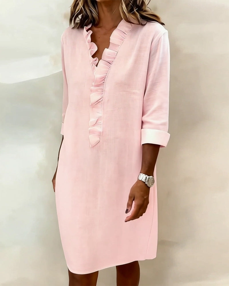 Robe élégante pour femme, longueur genou, avec col en V volanté
