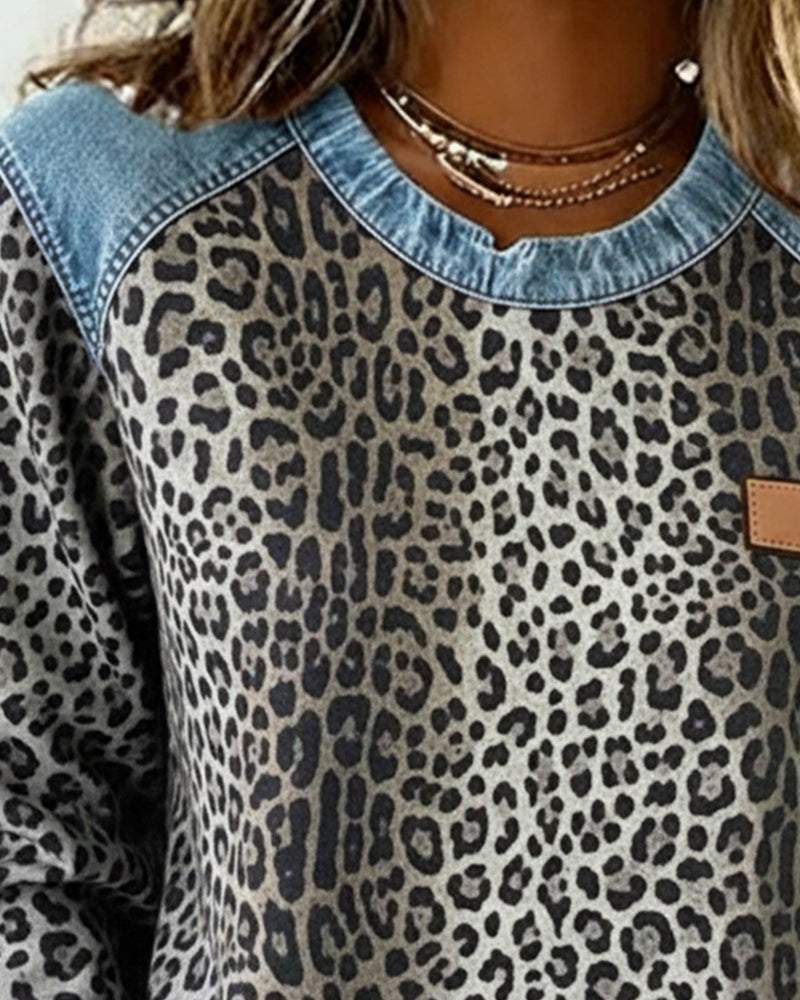 Sudadera de mujer con estampado de leopardo y parches de mezclilla