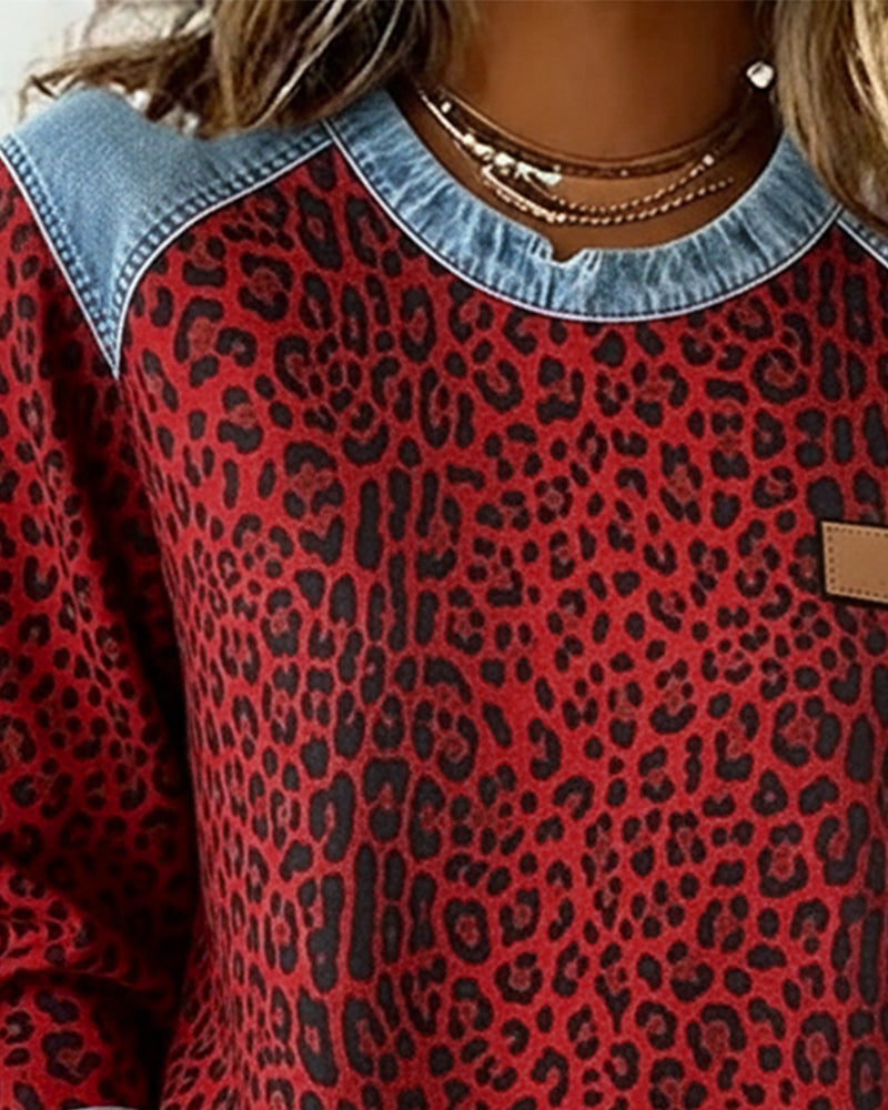 Sudadera de mujer con estampado de leopardo y parches de mezclilla