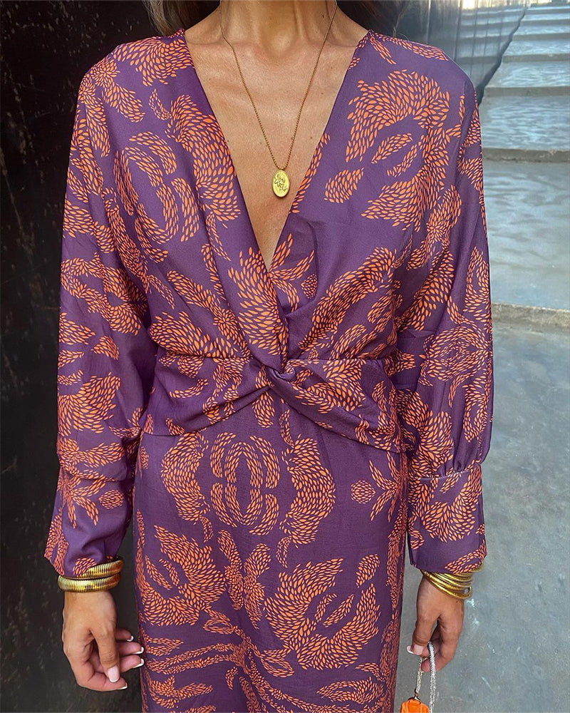 Elegant Midi Dress with V-Neck and Knot Detail