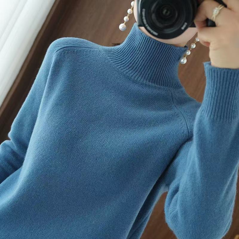 Women’s Classic Long-Sleeve Turtleneck Sweater