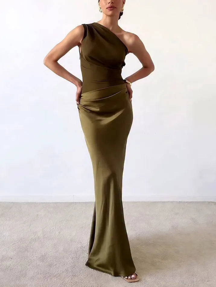 Robe de soirée longue élégante plissée à une épaule