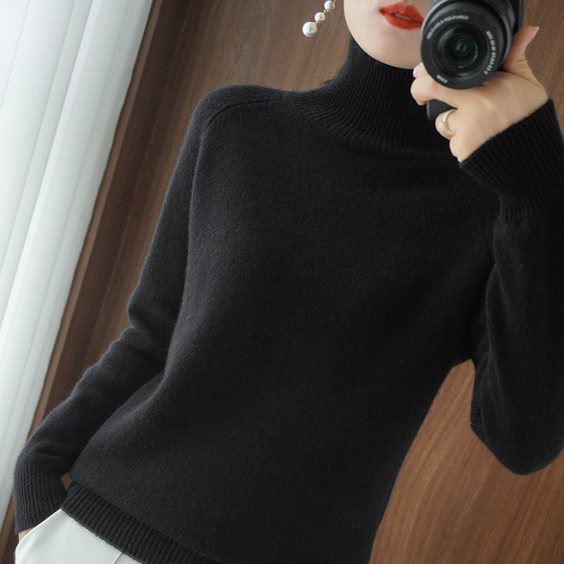 Women’s Classic Long-Sleeve Turtleneck Sweater
