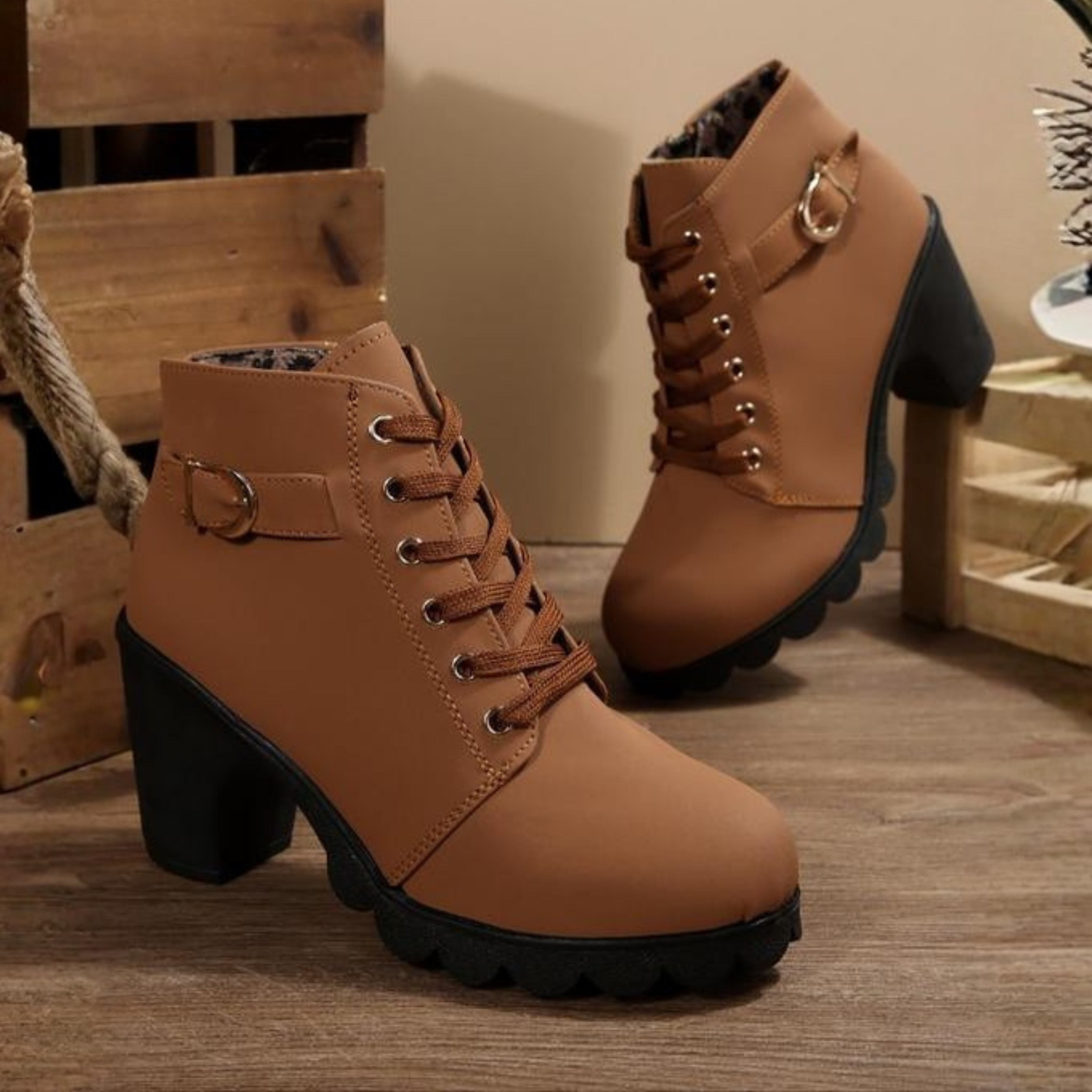 Stivaletti chunky da donna con lacci e fibbia metallica