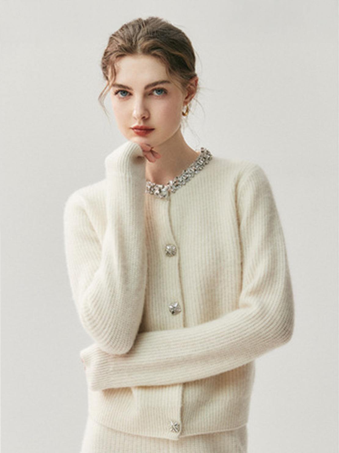 Cardigan elegante da donna con bottoni e colletto impreziosito da cristalli
