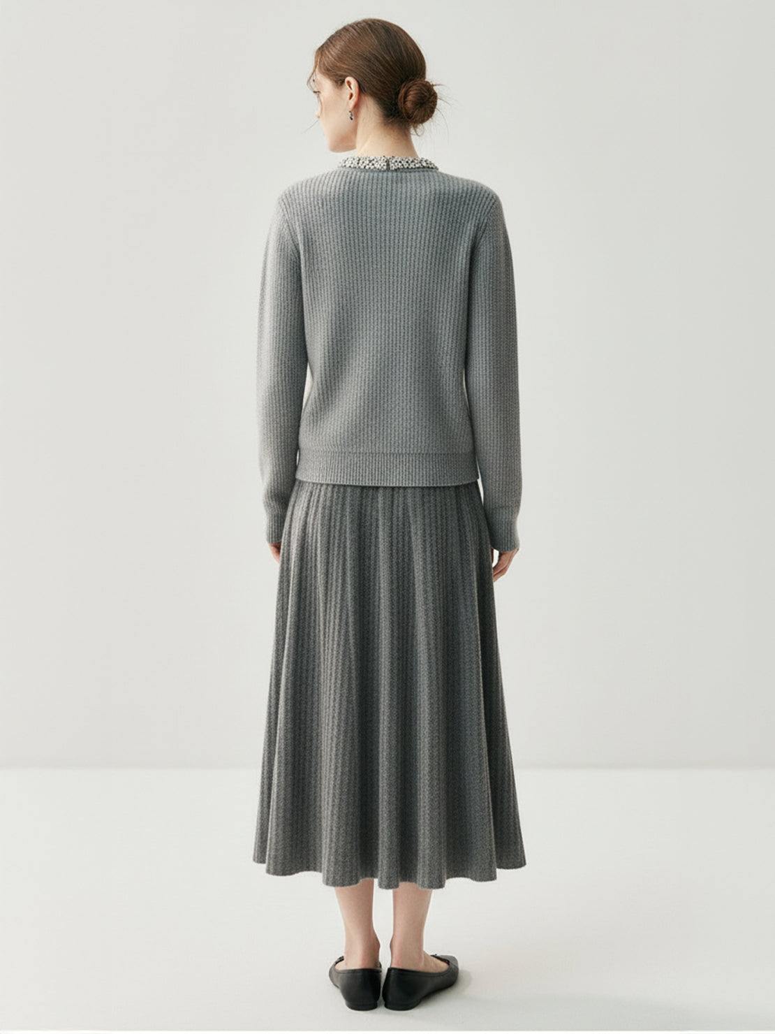 Cardigan elegante da donna con bottoni e colletto impreziosito da cristalli