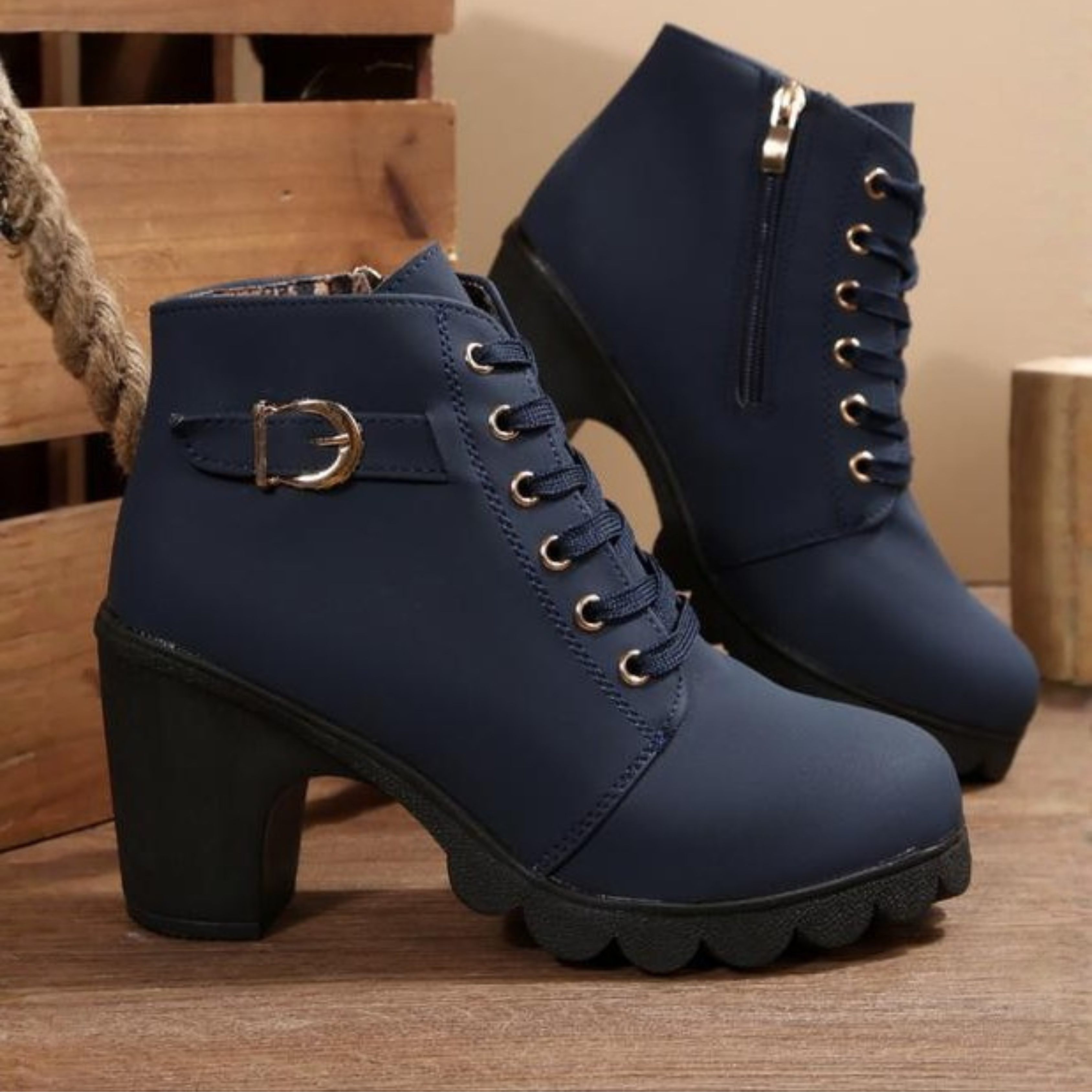 Stivaletti chunky da donna con lacci e fibbia metallica