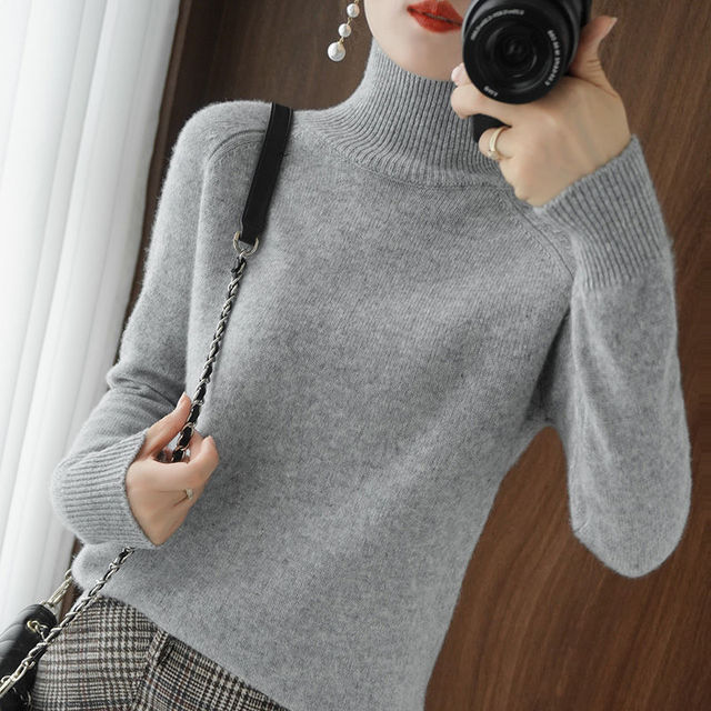 Women’s Classic Long-Sleeve Turtleneck Sweater