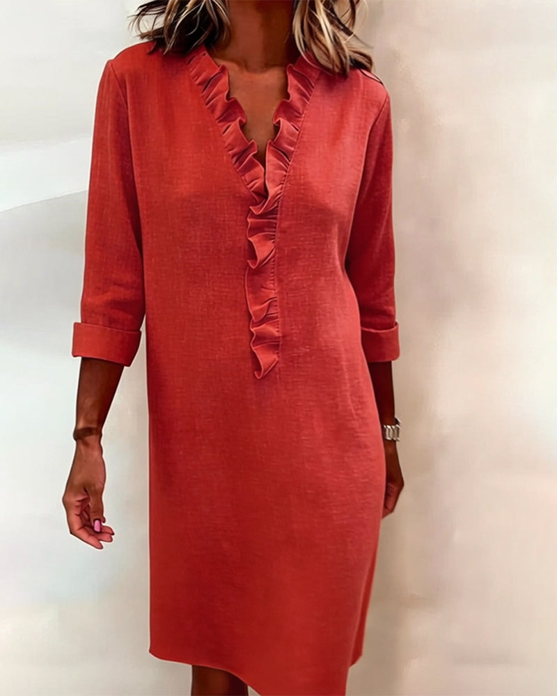 Robe élégante pour femme, longueur genou, avec col en V volanté